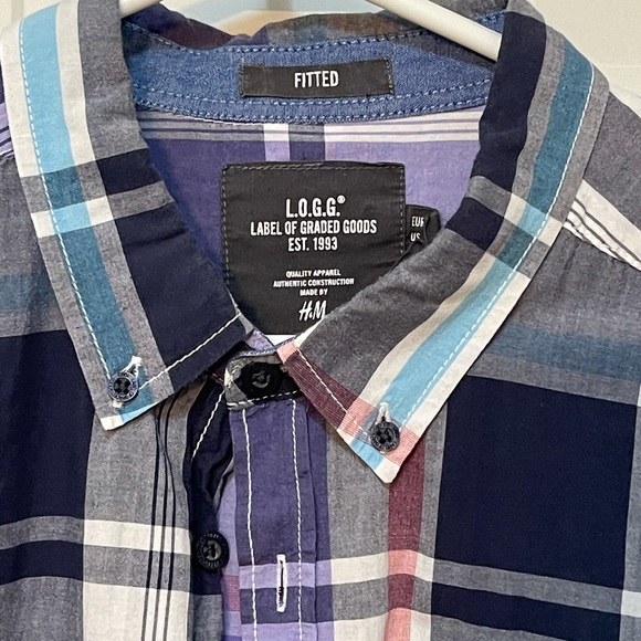 Men’s casual button up. Slim fit, size large. - Picture 3 of 3